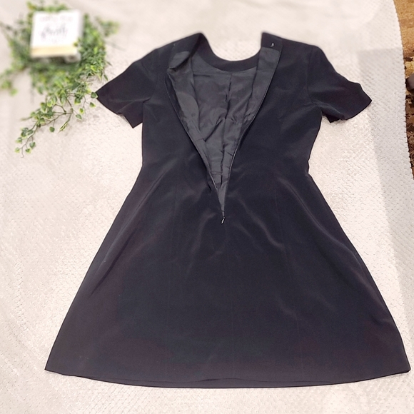 Elegant Knee Length Black Dress - Picture 3 of 3